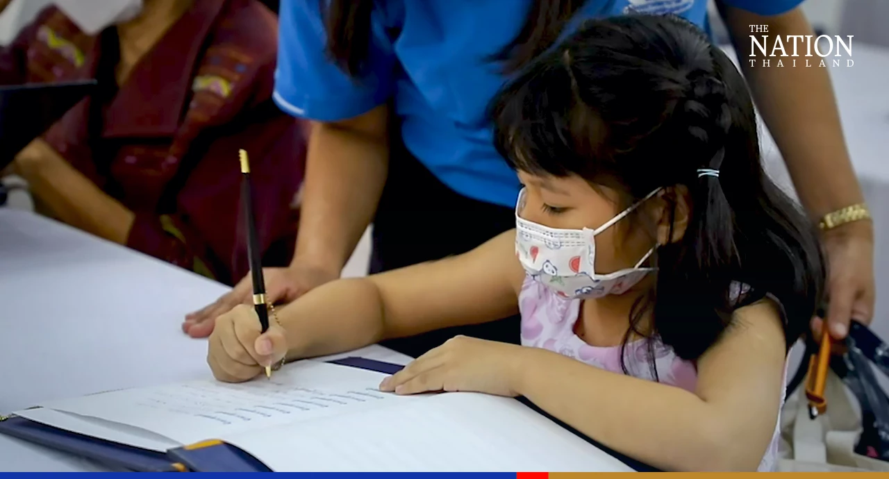 Bangkokians pile in at hospital to wish beloved Princess a speedy recovery