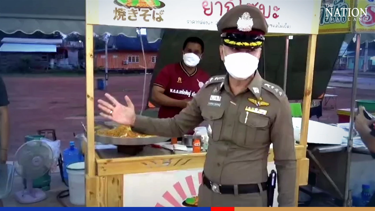 Prachinburi cops help out by ‘kicking’ pickup to petrol station