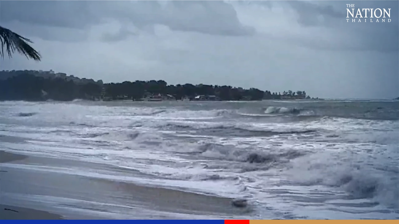 Red flags up in Koh Samui beaches as strong winds make sea dangerous