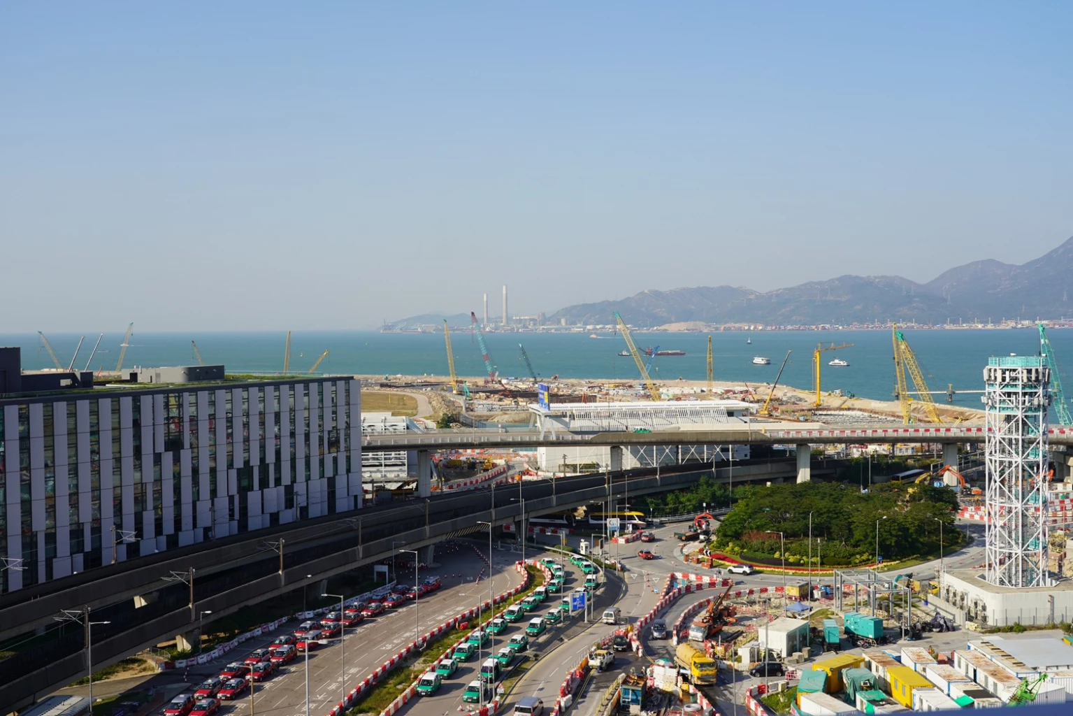 UTA executives visit Hong Kong International Airport