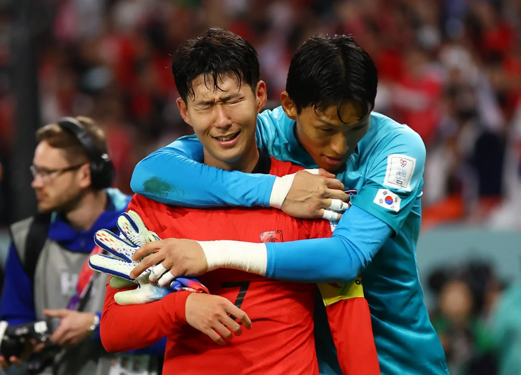  South Korea's Son Heung-min and Kim Seung-gyu celebrate after the match as South Korea qualify for the knockout stages