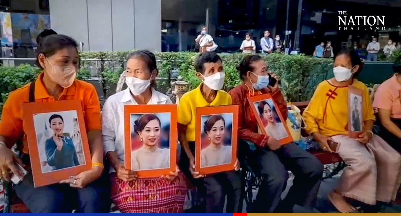 Bangkokians pile in at hospital to wish beloved Princess a speedy recovery