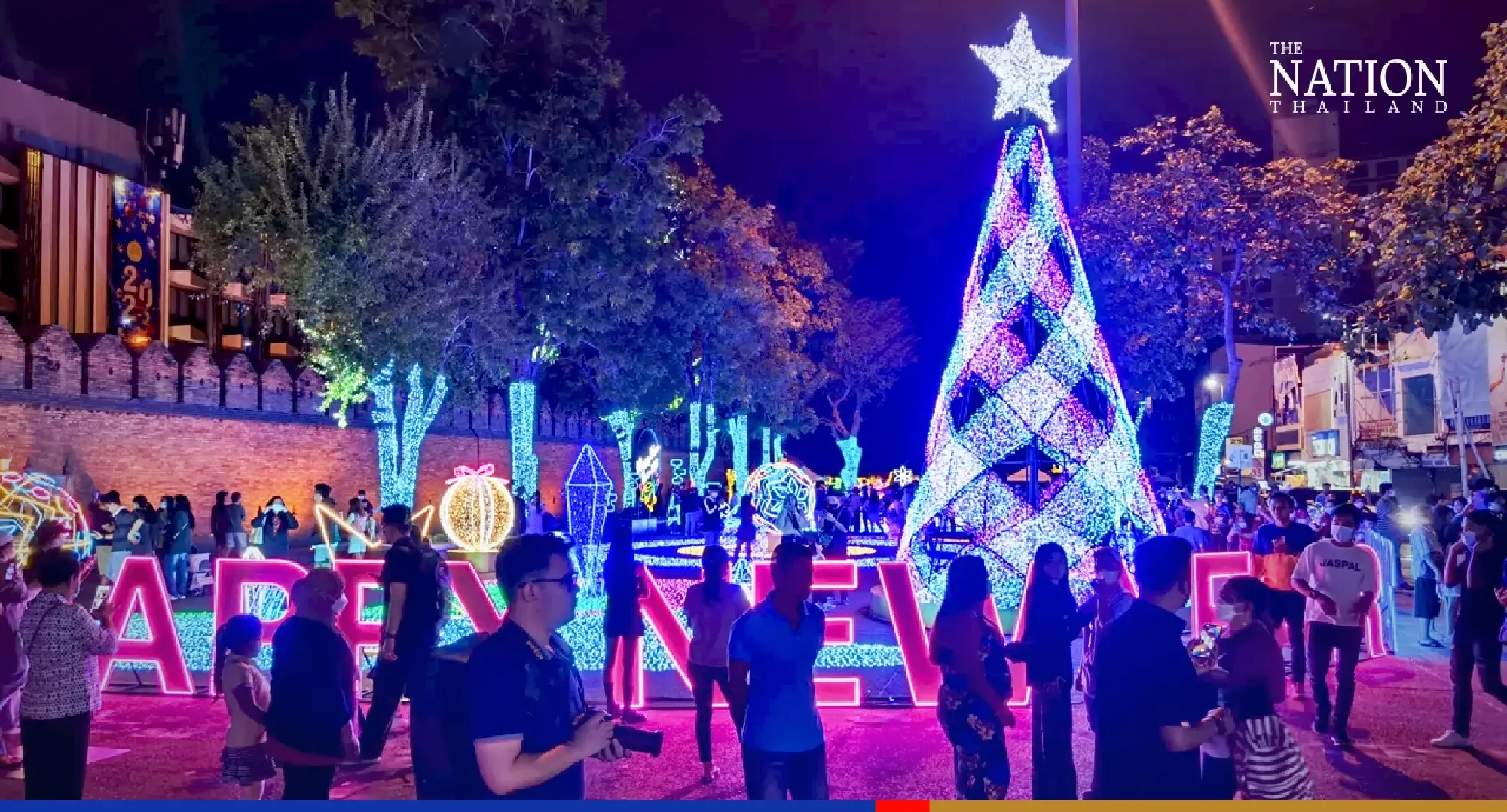 Devout Chiang Mai Buddhists call on 'Luang Por Tan Jai' for a lucky, healthy 2023