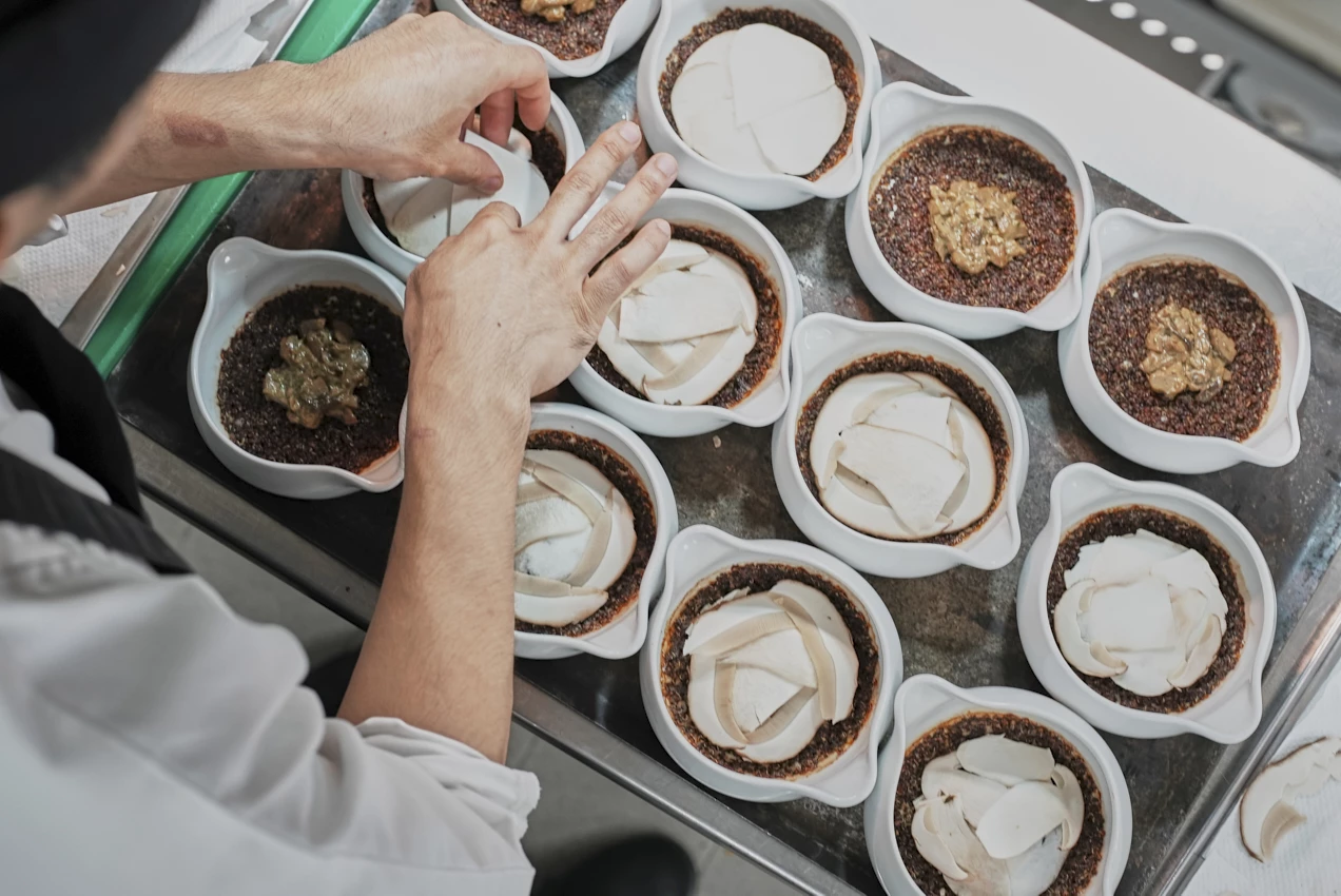 Blue by Alain Ducasse celebrates third anniversary  and third consecutive Michelin star in style with presence of the legend “Alain Ducasse”