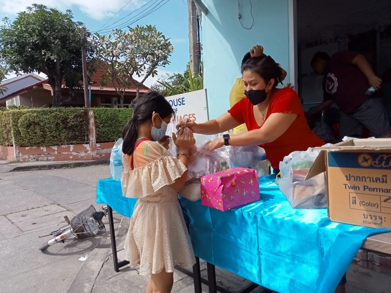 A young girl receives a gift from Sarisa Raktham last Christmas