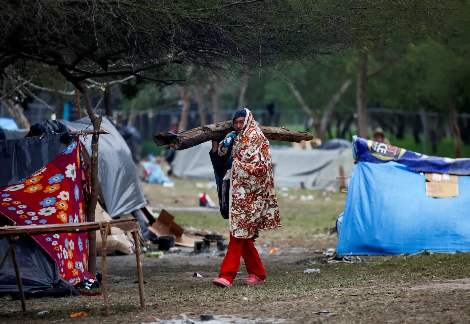 Migrants face freezing Christmas at US-Mexico border