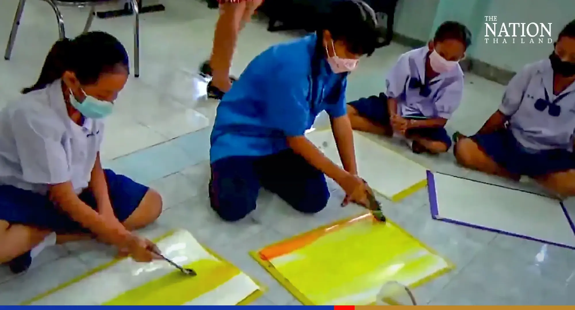 Precocious 11-year-old Trang girl makes waves online with her paintings