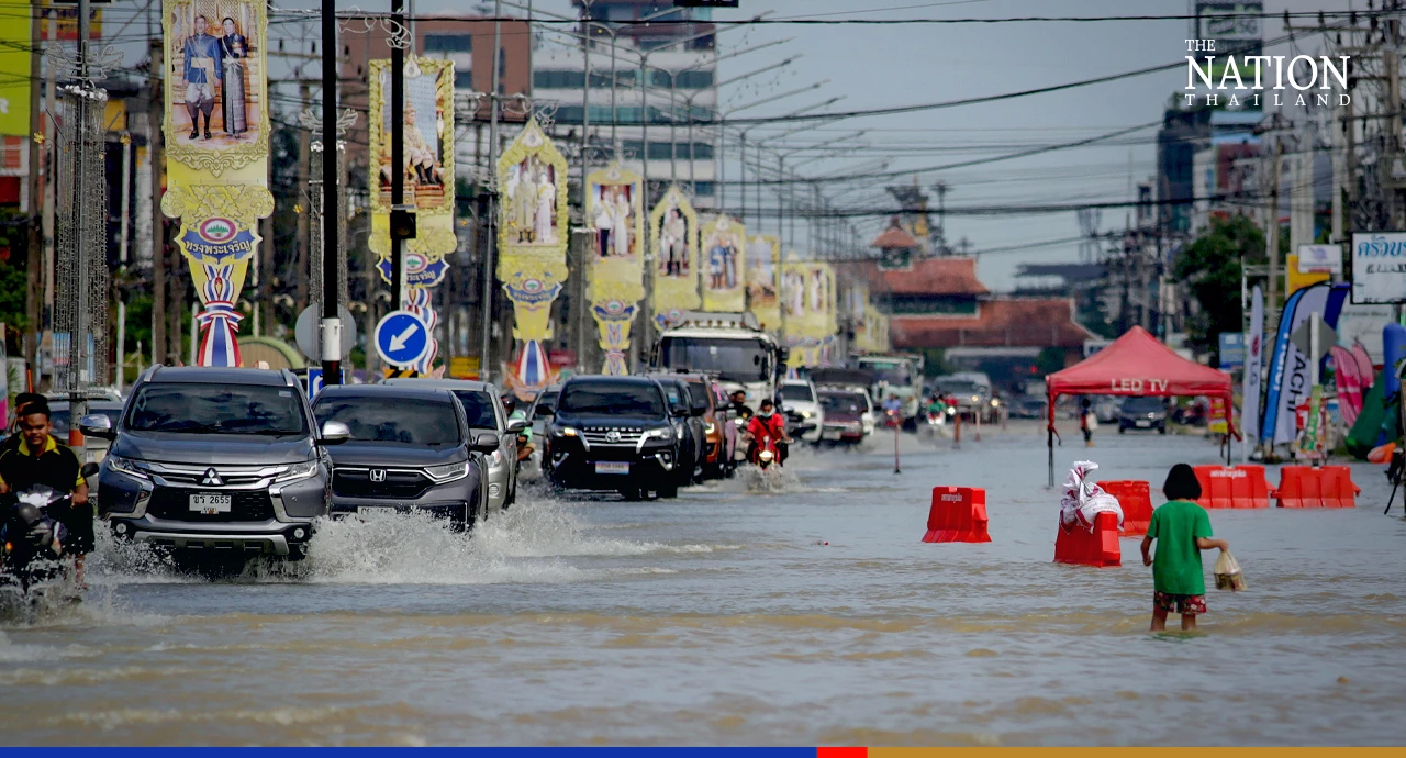 Pattani locals swap cars for boats as river overflows