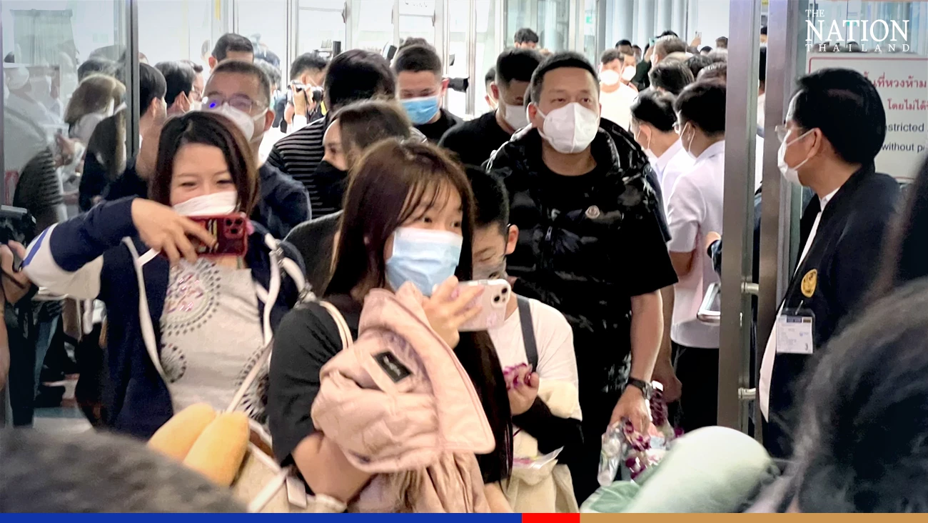 3 ministers welcome first Chinese group of tourists at Suvarnabhumi