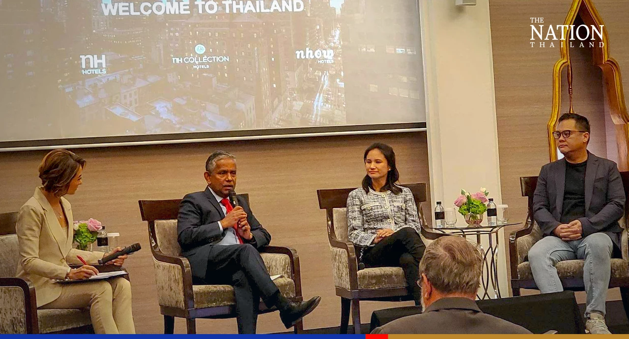 (From left) MC, Dillip Rajakarier, Sriya Yongsakul and Jirath Pavaravadhana