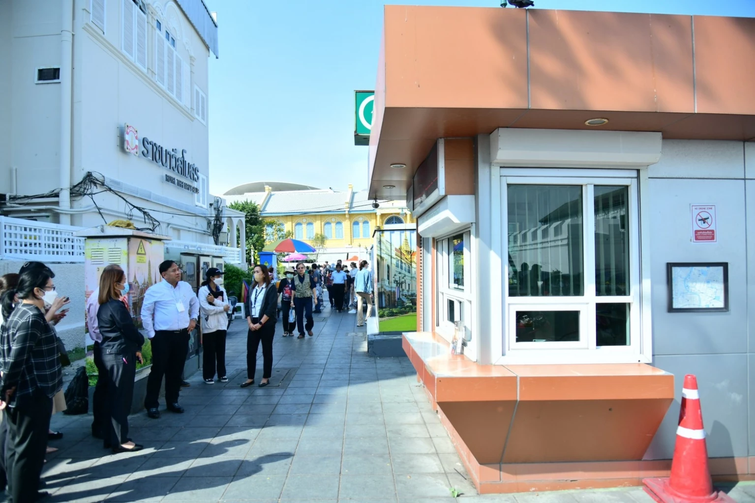 Bangkok checks readiness of tourist coordination centre, tourist kiosks