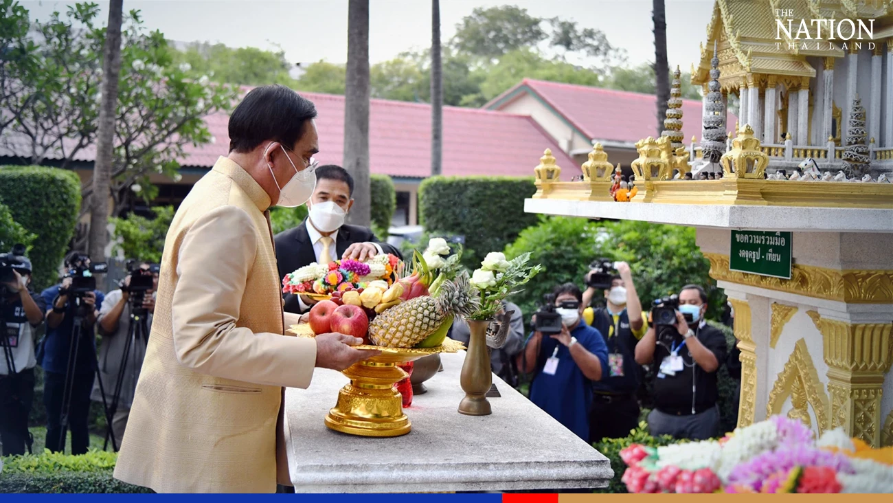 Prayut wishes for national peace as he starts 2023 with merit making