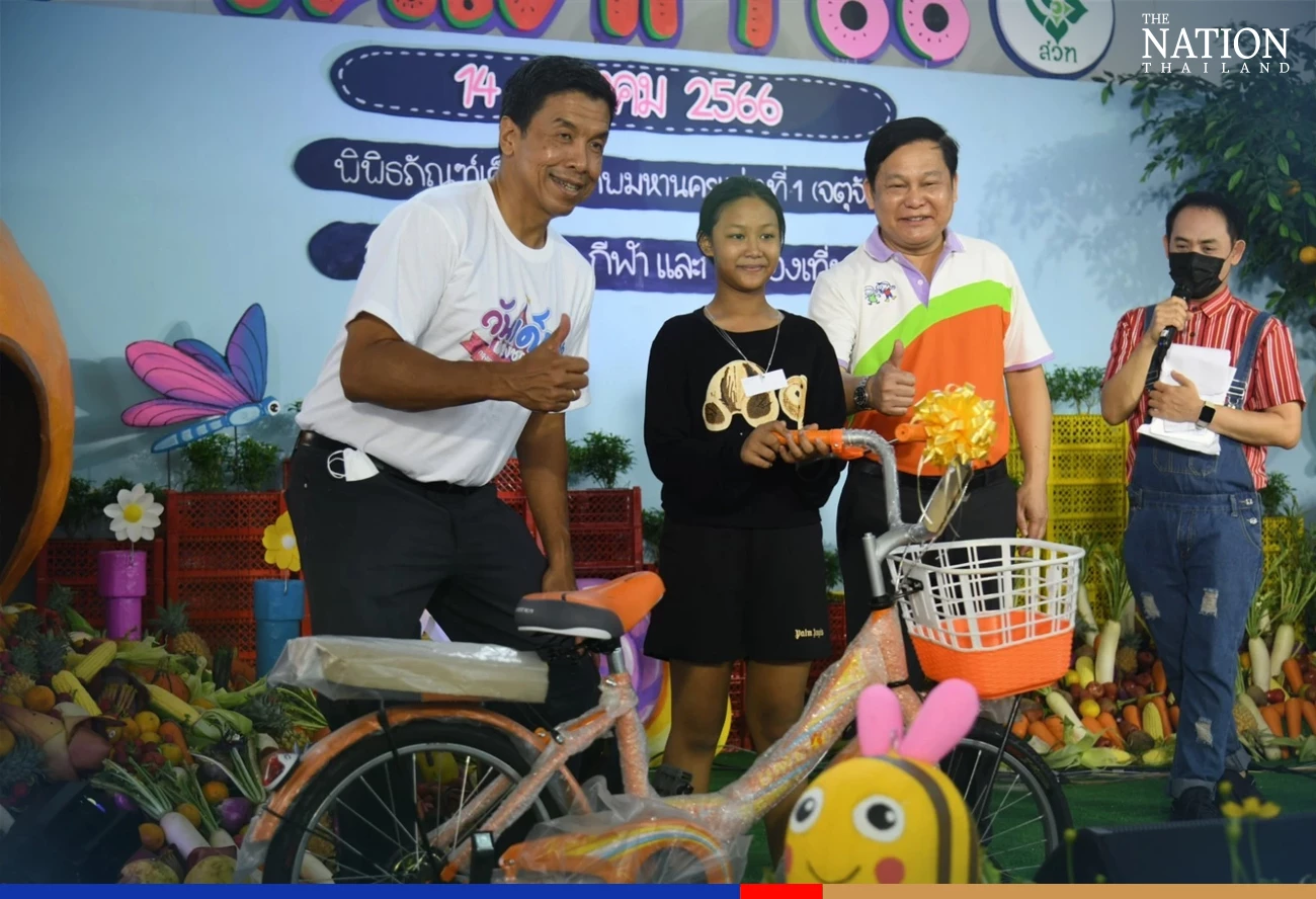 Youth are Bangkok's future, says Chadchart as he marks Children's Day