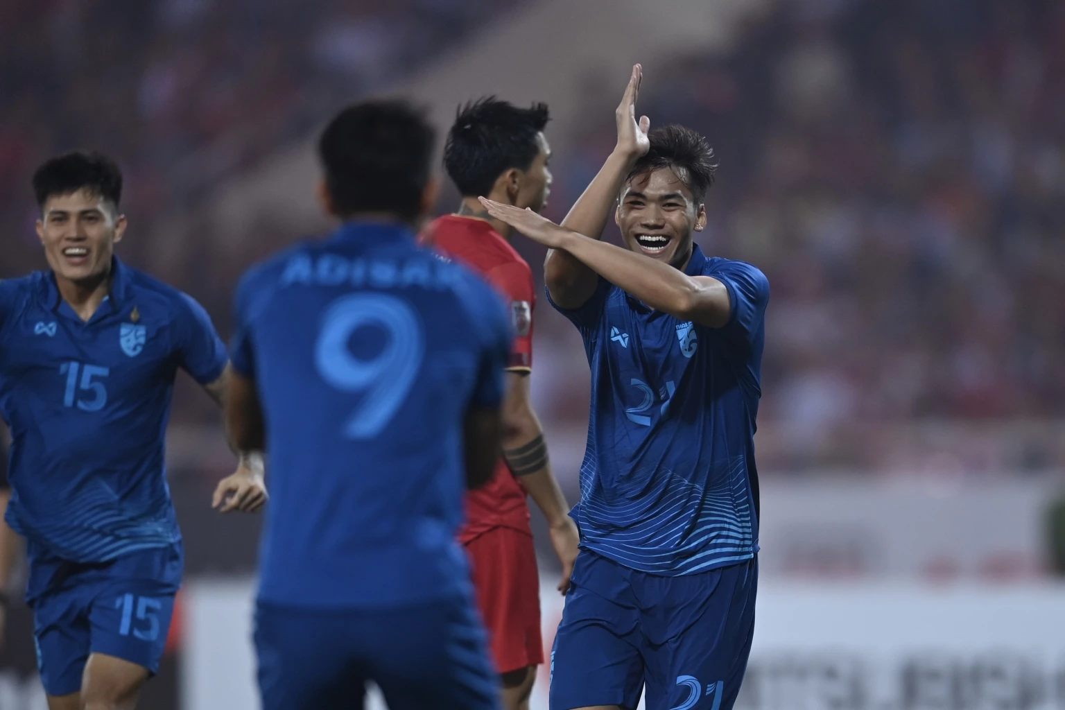 Vietnam and Thailand 2-2 draw in AFF Championship final leg 1