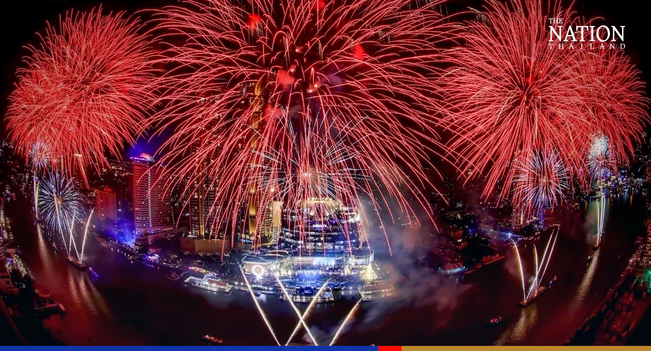 Bangkok welcomes 2023 with fantastic fireworks over the Chao Phraya