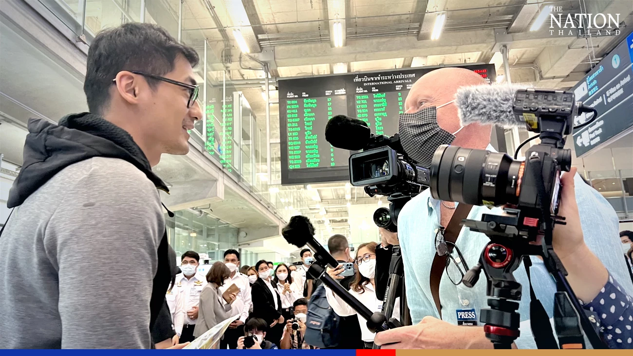 3 ministers welcome first Chinese group of tourists at Suvarnabhumi