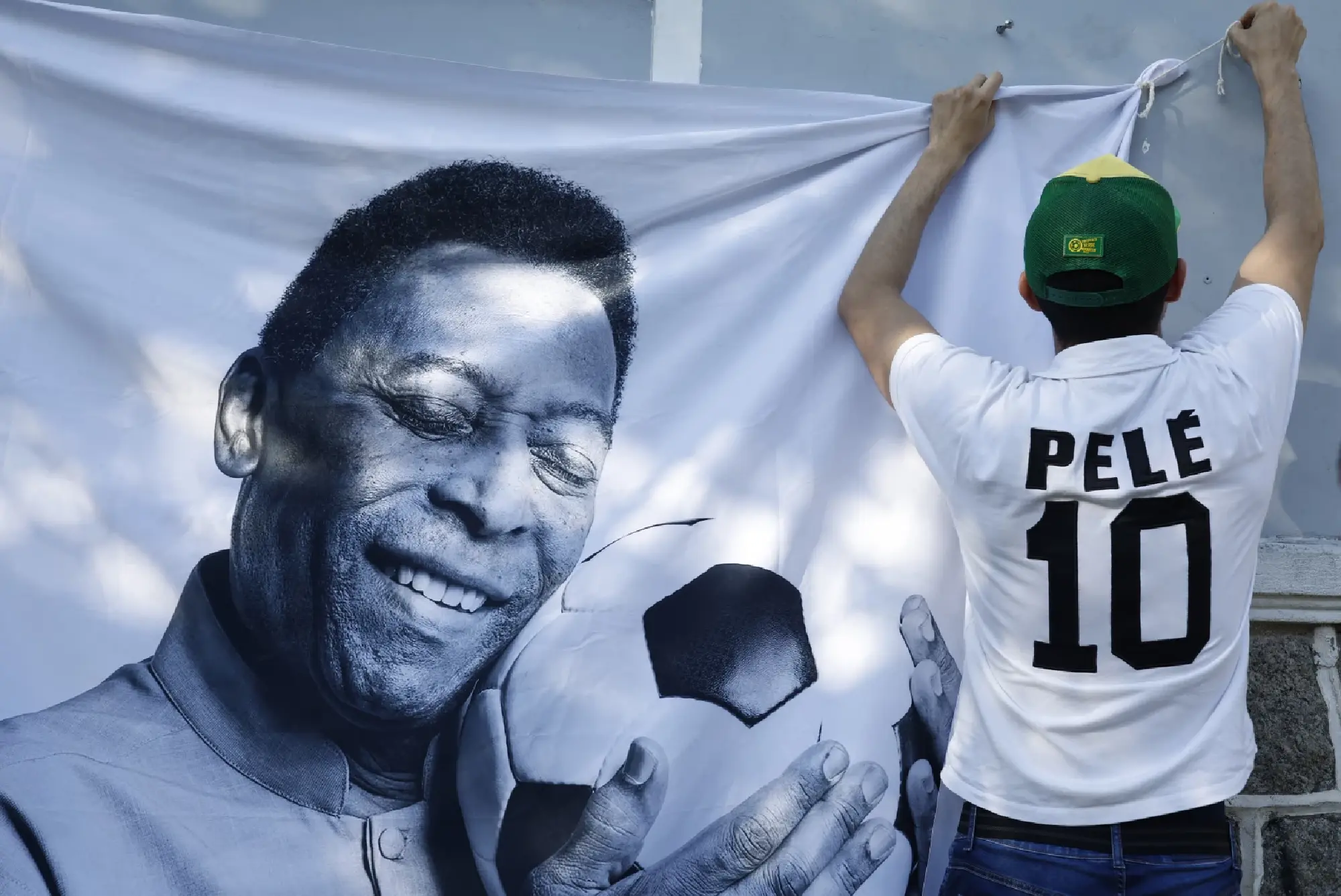 Brazil bids farewell to 'king of soccer' Pele with 24-hour wake