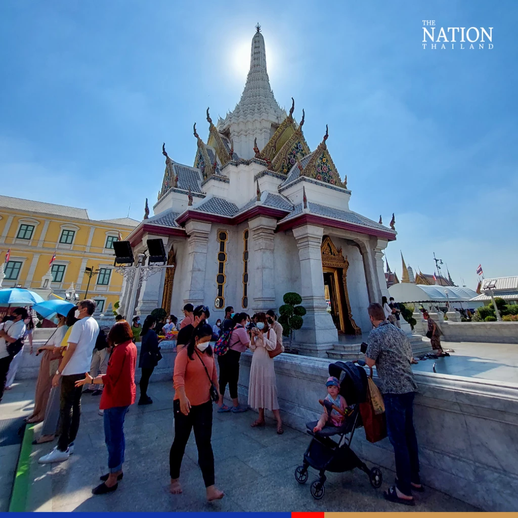 New Year draws faithful to shrines and temples