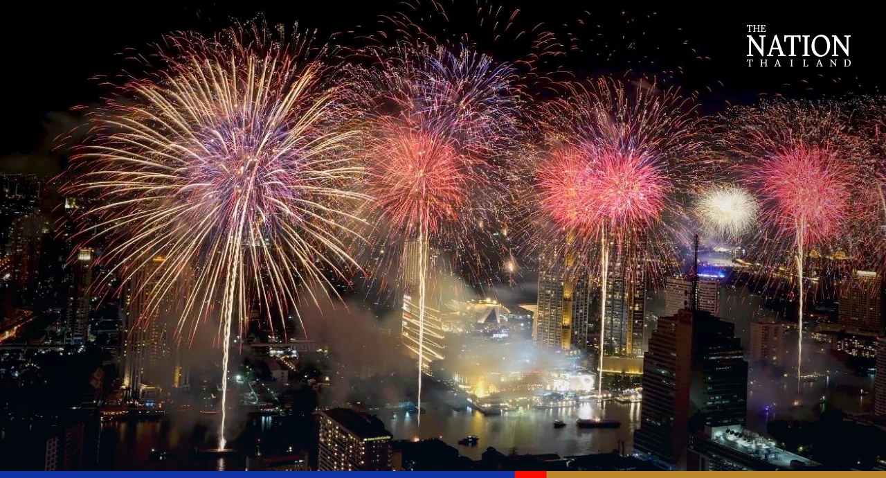 Bangkok welcomes 2023 with fantastic fireworks over the Chao Phraya