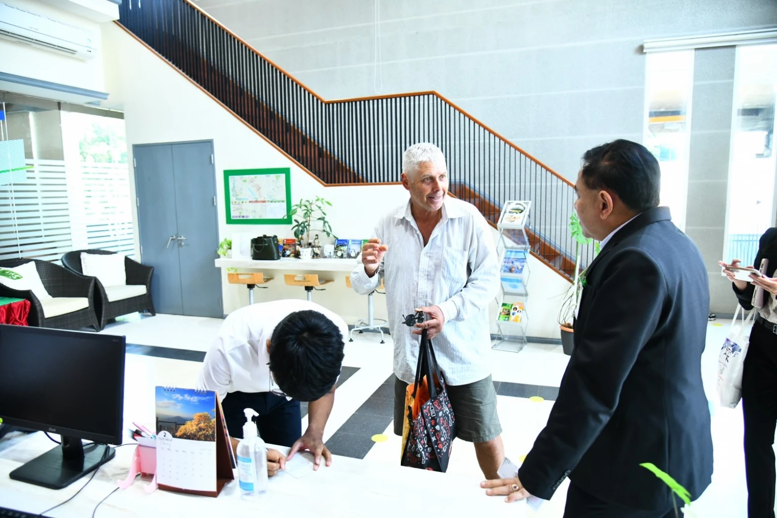 Bangkok checks readiness of tourist coordination centre, tourist kiosks