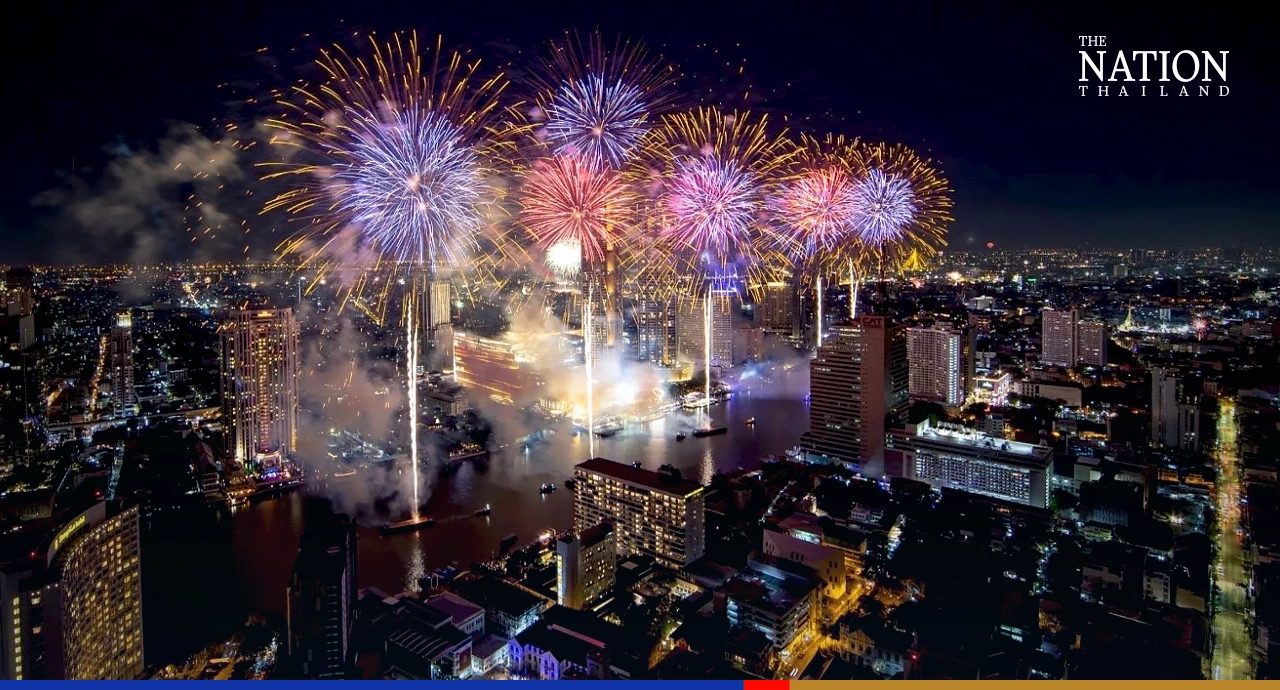 Bangkok welcomes 2023 with fantastic fireworks over the Chao Phraya