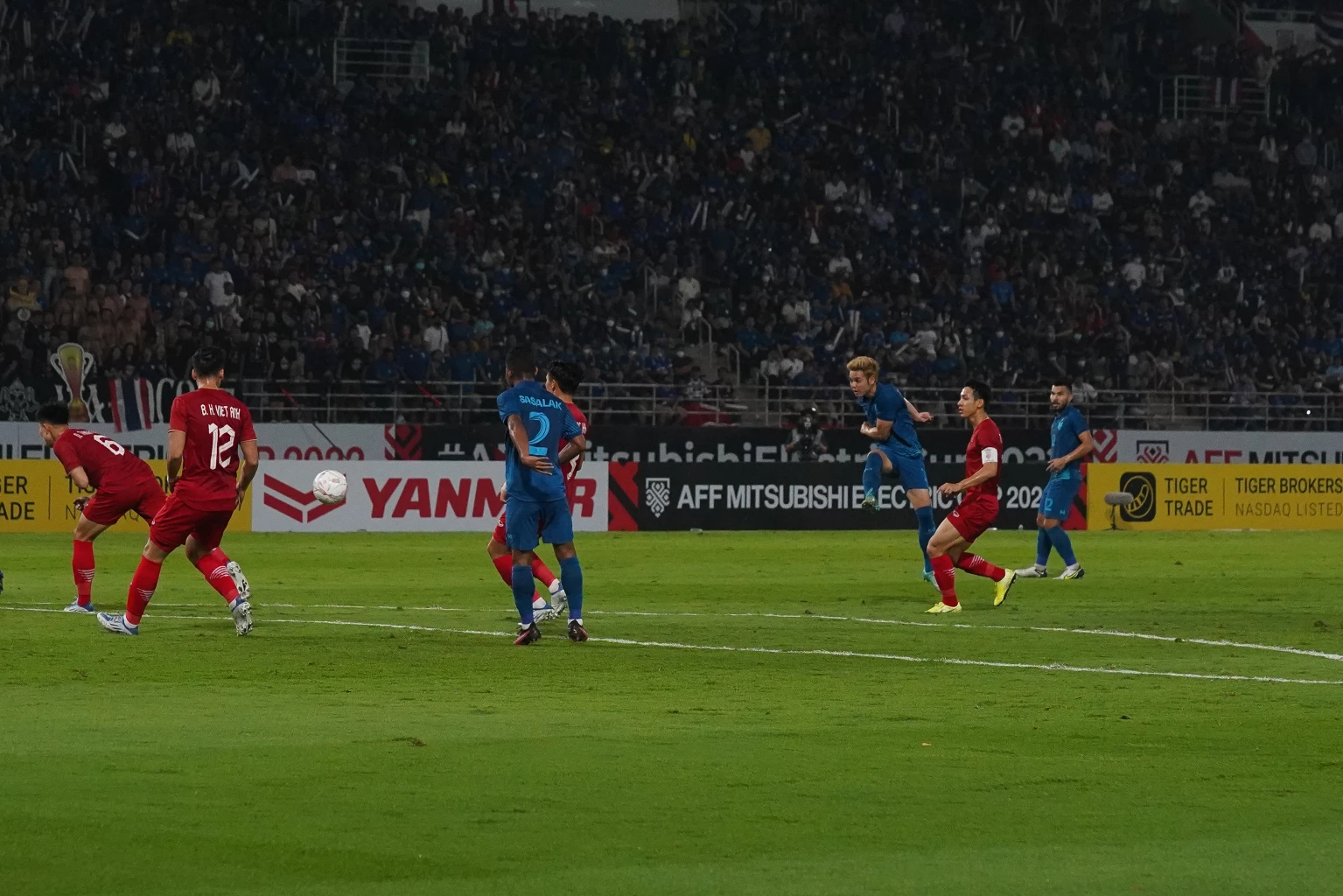 Thailand beat Vietnam 3-2 on aggregate to win their 7th AFF Championship title