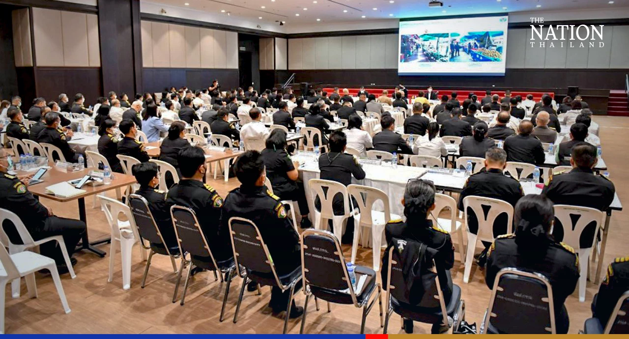 Bangkok to move forward with reorganising hawkers and vending stands