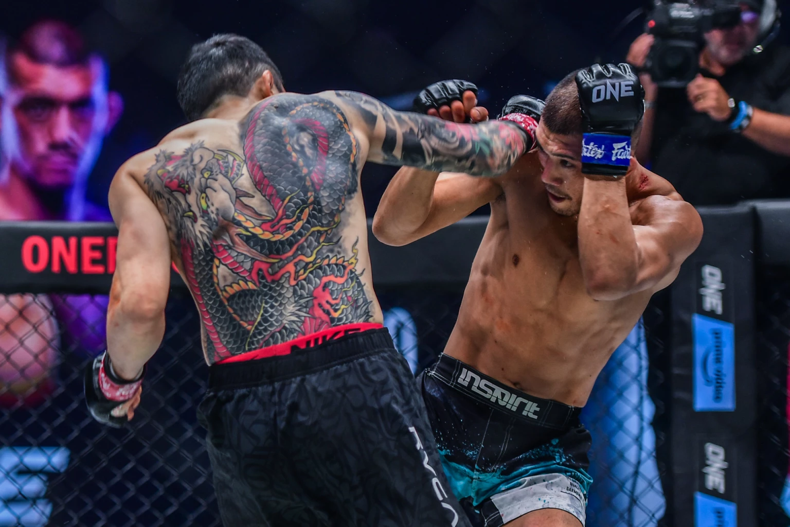 Chingiz Allazov knocks out Superbon Singha Mawynn to capture ONE Featherweight Kickboxing World Title