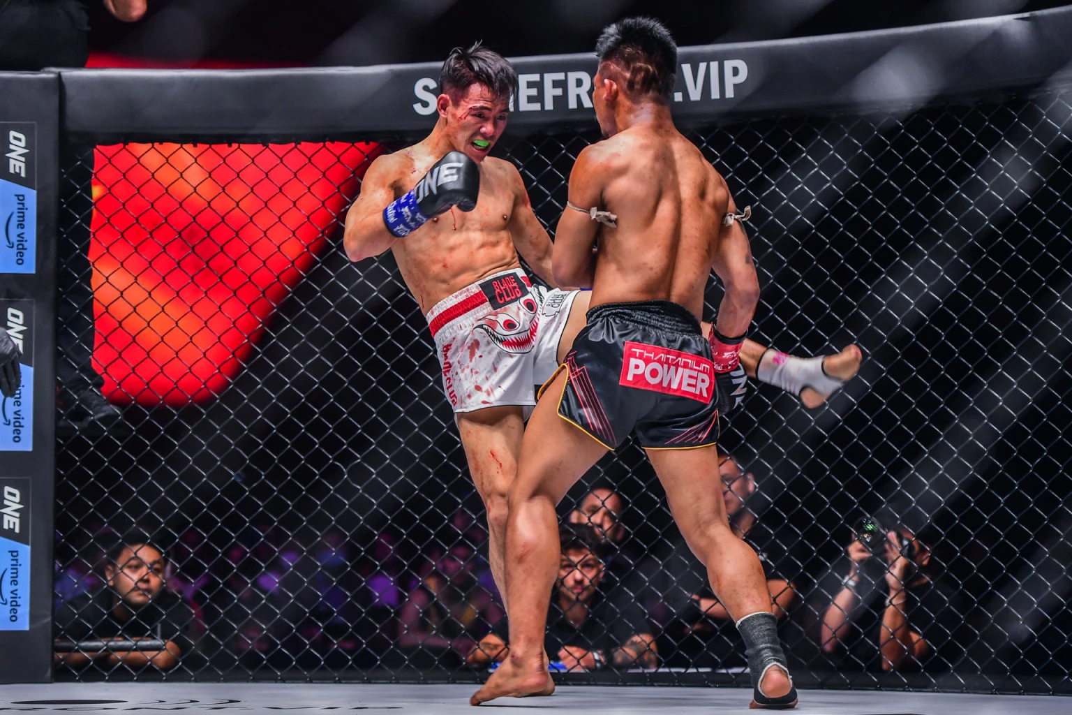 Chingiz Allazov knocks out Superbon Singha Mawynn to capture ONE Featherweight Kickboxing World Title