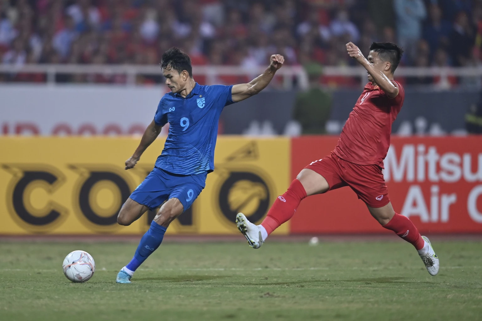 Vietnam and Thailand 2-2 draw in AFF Championship final leg 1
