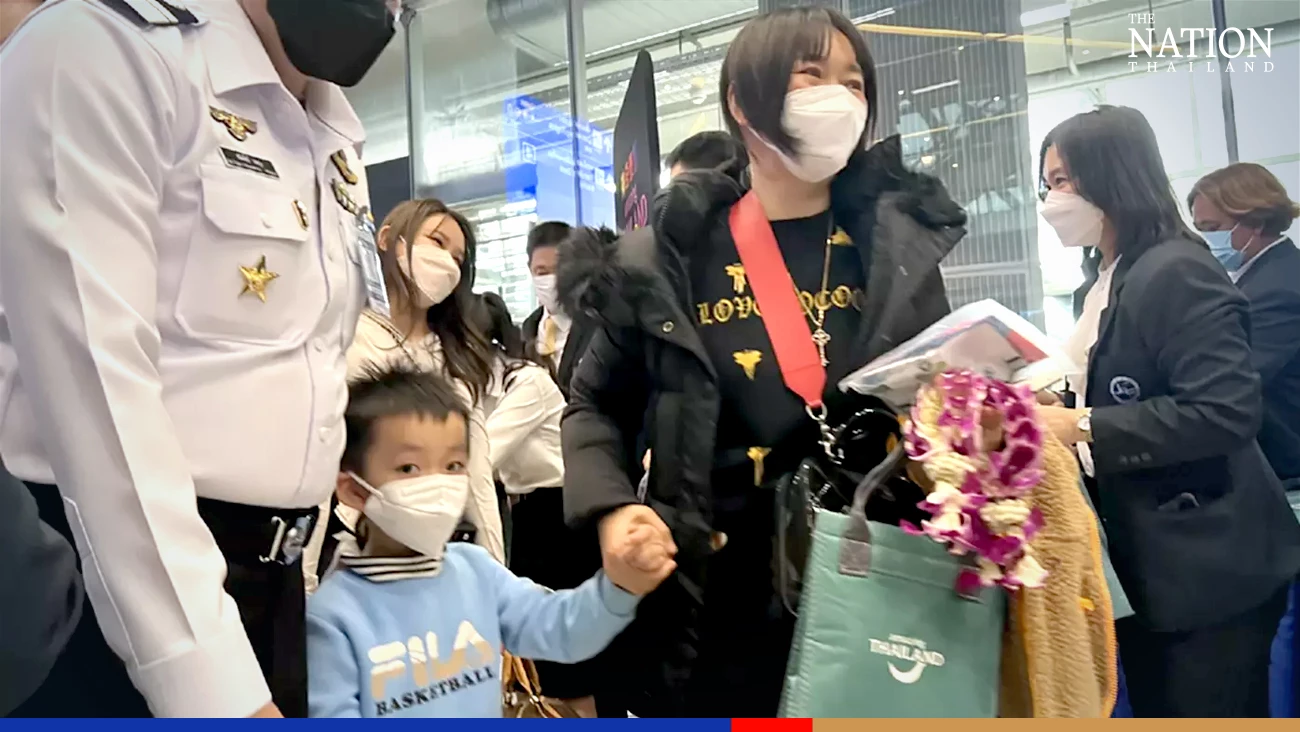 3 ministers welcome first Chinese group of tourists at Suvarnabhumi