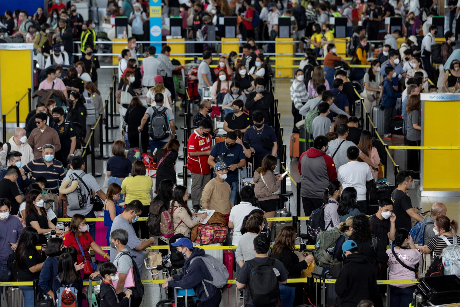 ‘No place to rest’ - Thousands stranded at Philippines airport after power outage