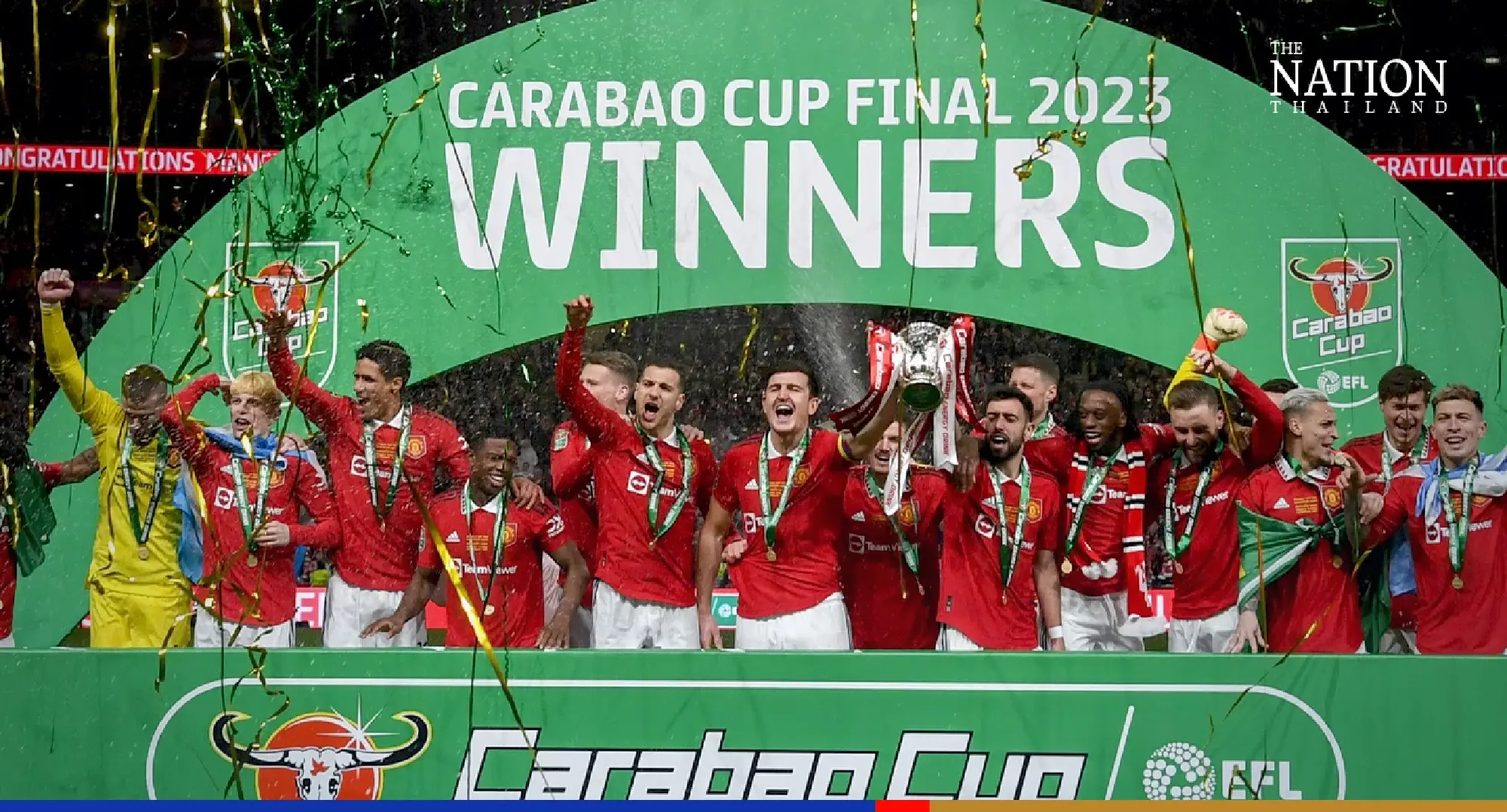 Thai rock star presents Carabao Cup trophy to Man United players