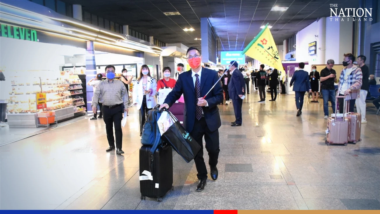 Grand welcome, souvenirs for Thailand's first Chinese tour groups