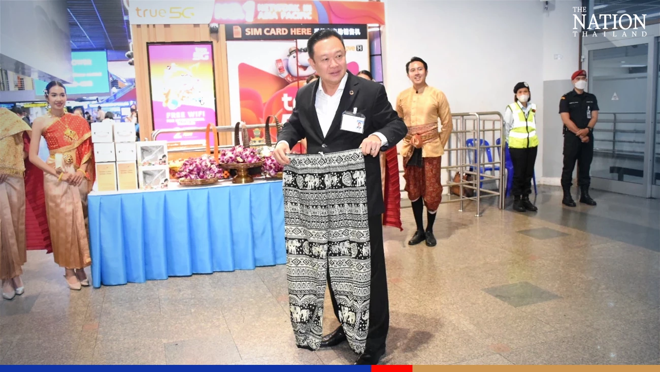 Grand welcome, souvenirs for Thailand's first Chinese tour groups