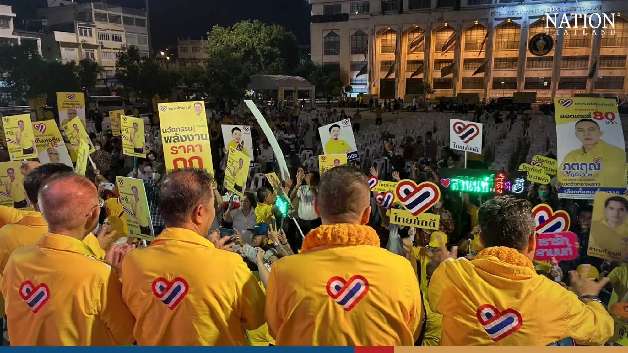 Thaksin, Yingluck will serve their jail terms, declares Thai Pakdee Party in vote rally