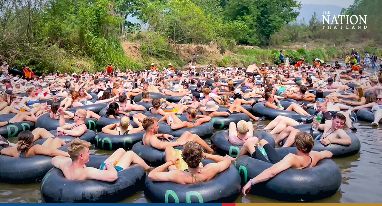 Tubing event in Pai draws hundreds of tourists trying to escape summer heat