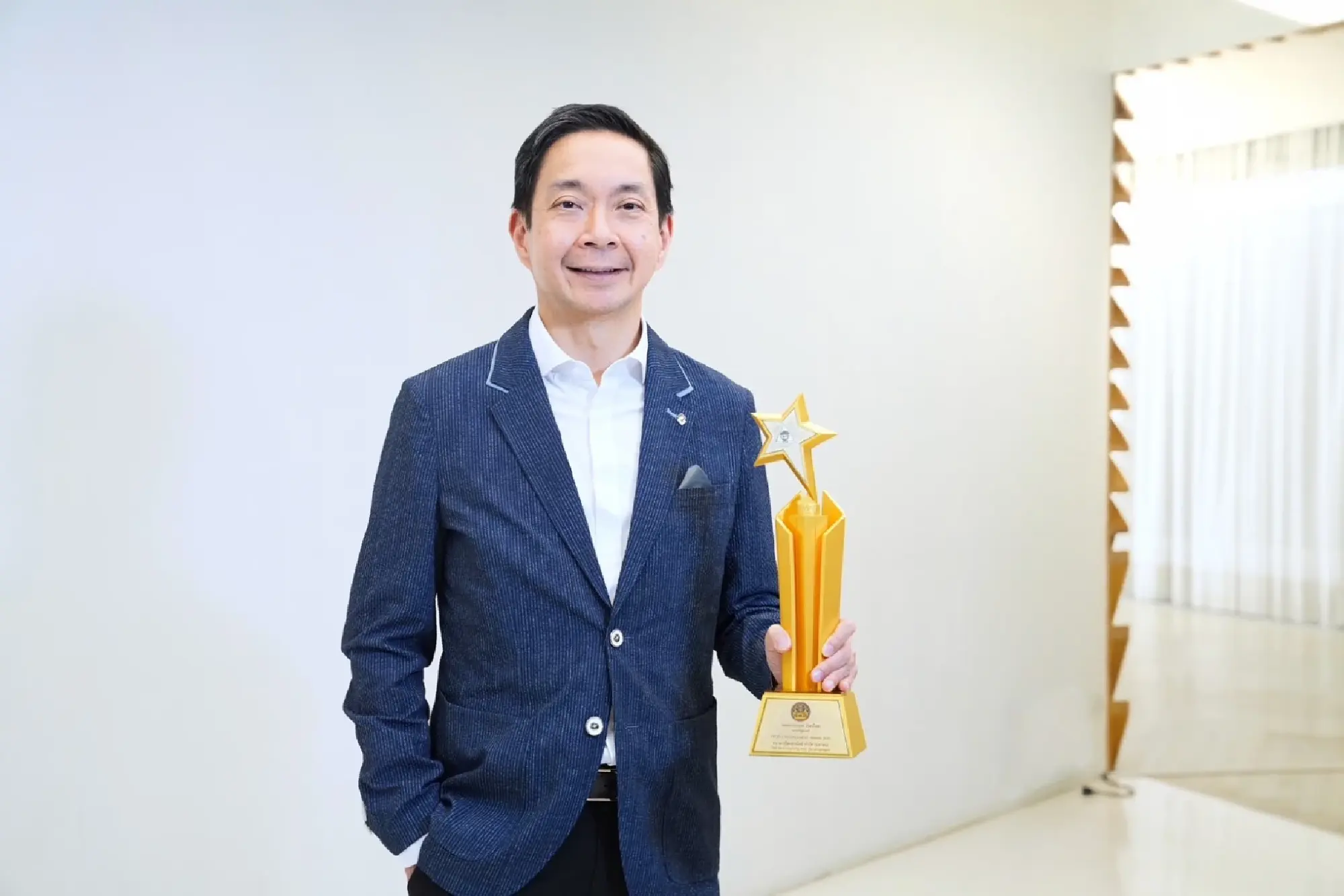 Siam Commercial Bank wins People Management Award 2022