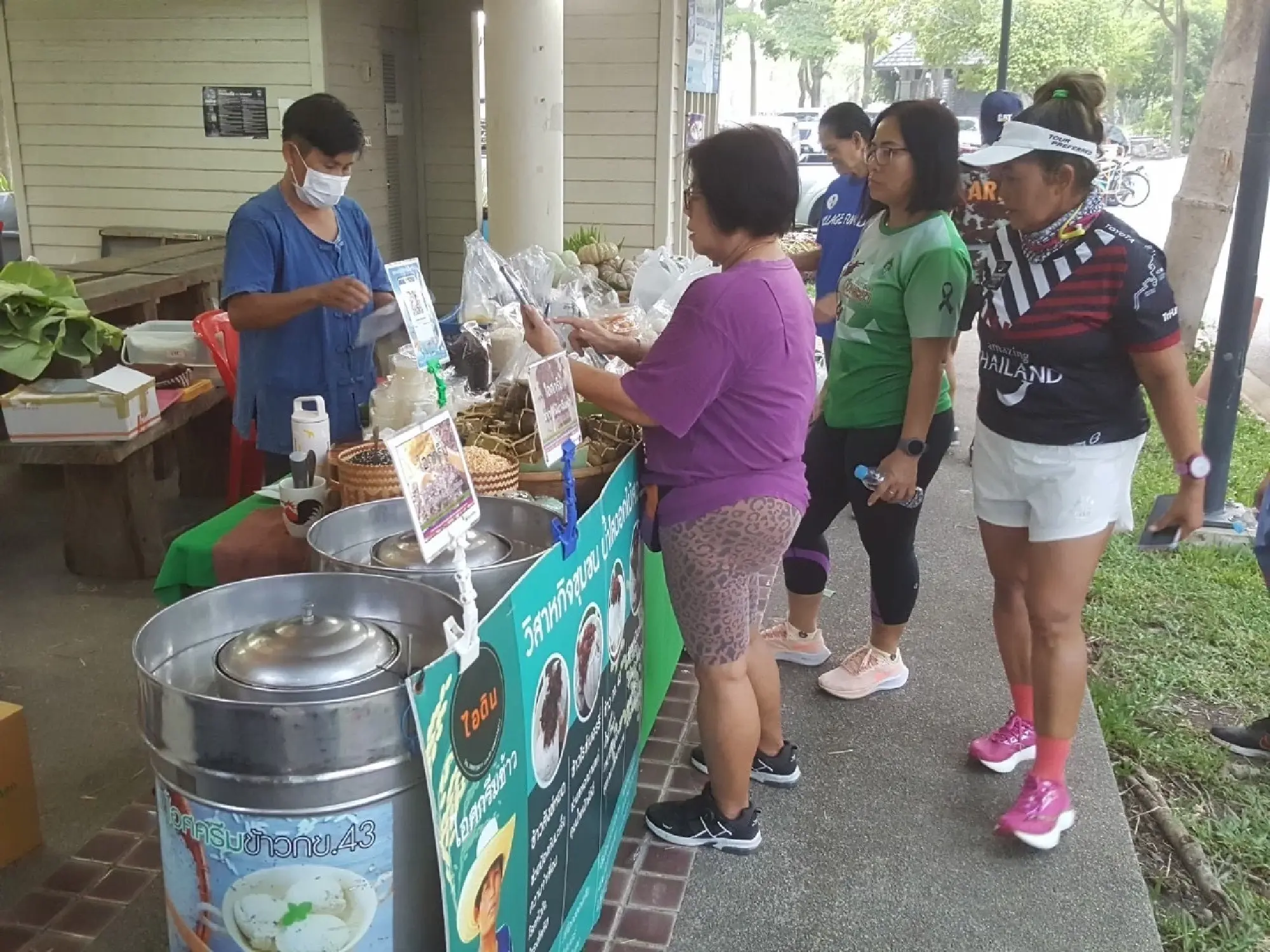 Bangkok holds its first Farmers’ Market in Lat Krabang park