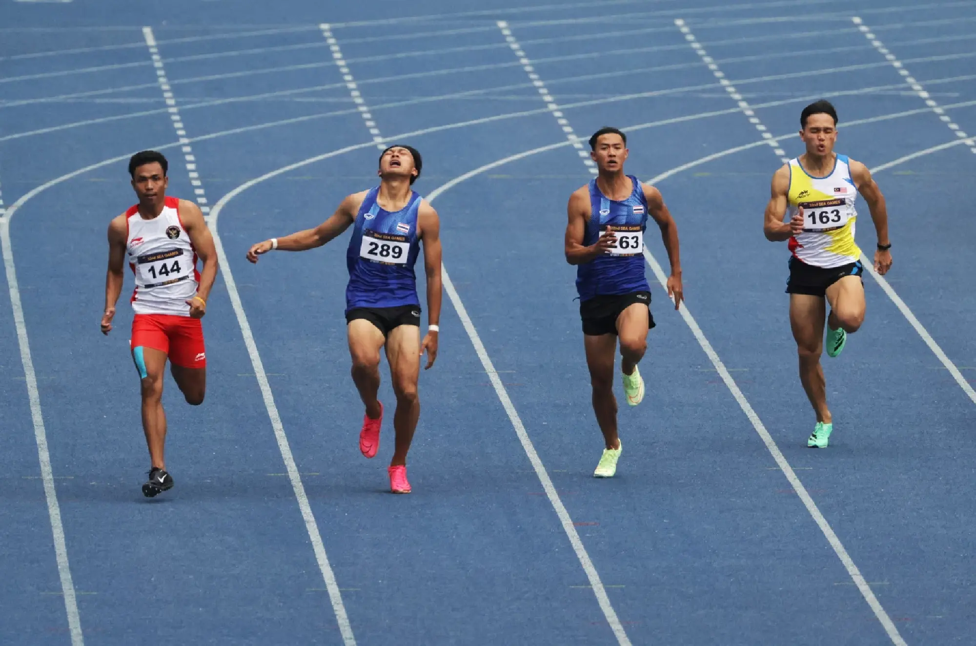 Thailand's Puripol Boonson sustains an injury during the men's 200m final 