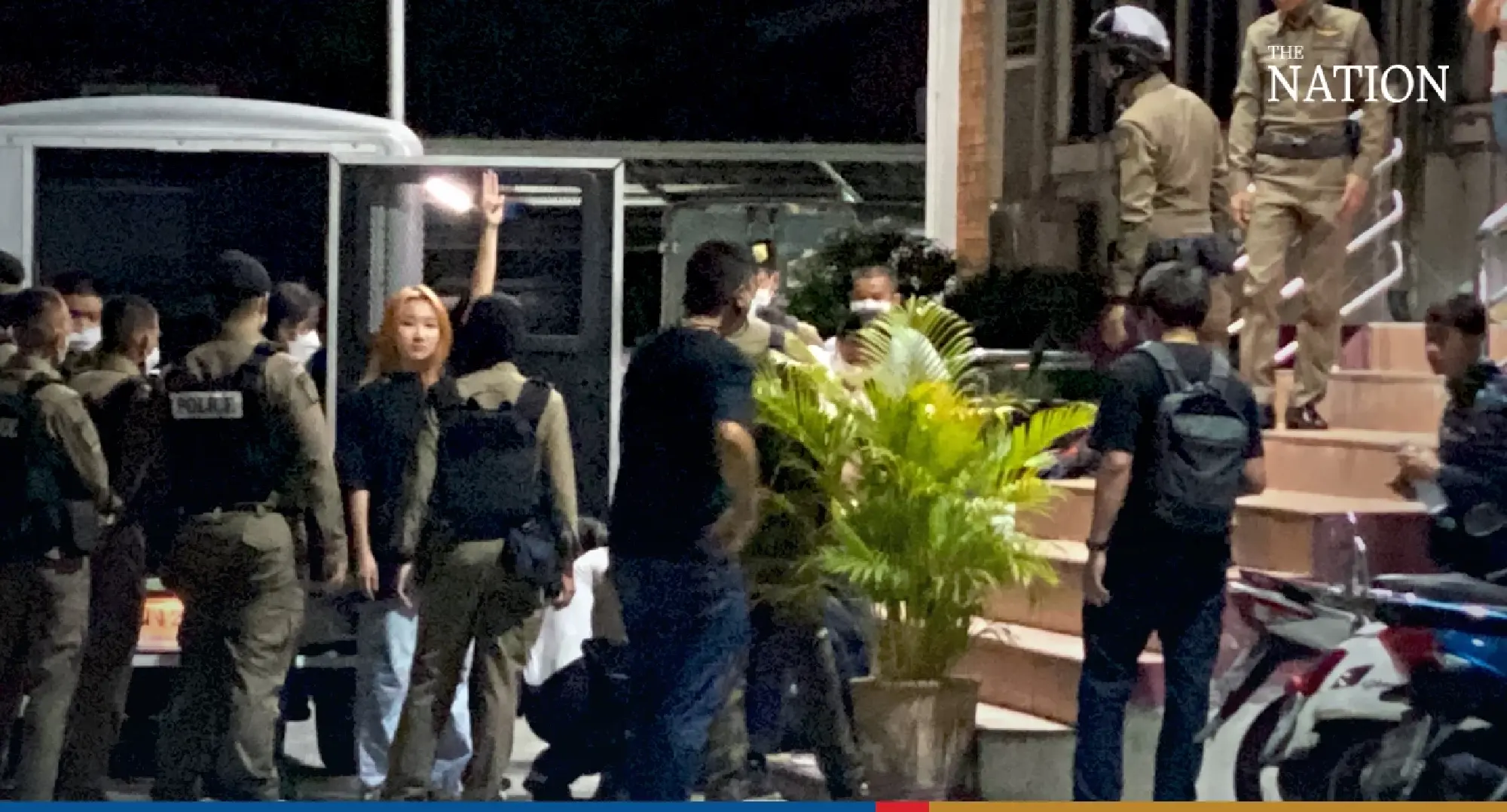 Nine protesters arrested in clash at Samran Rat police station