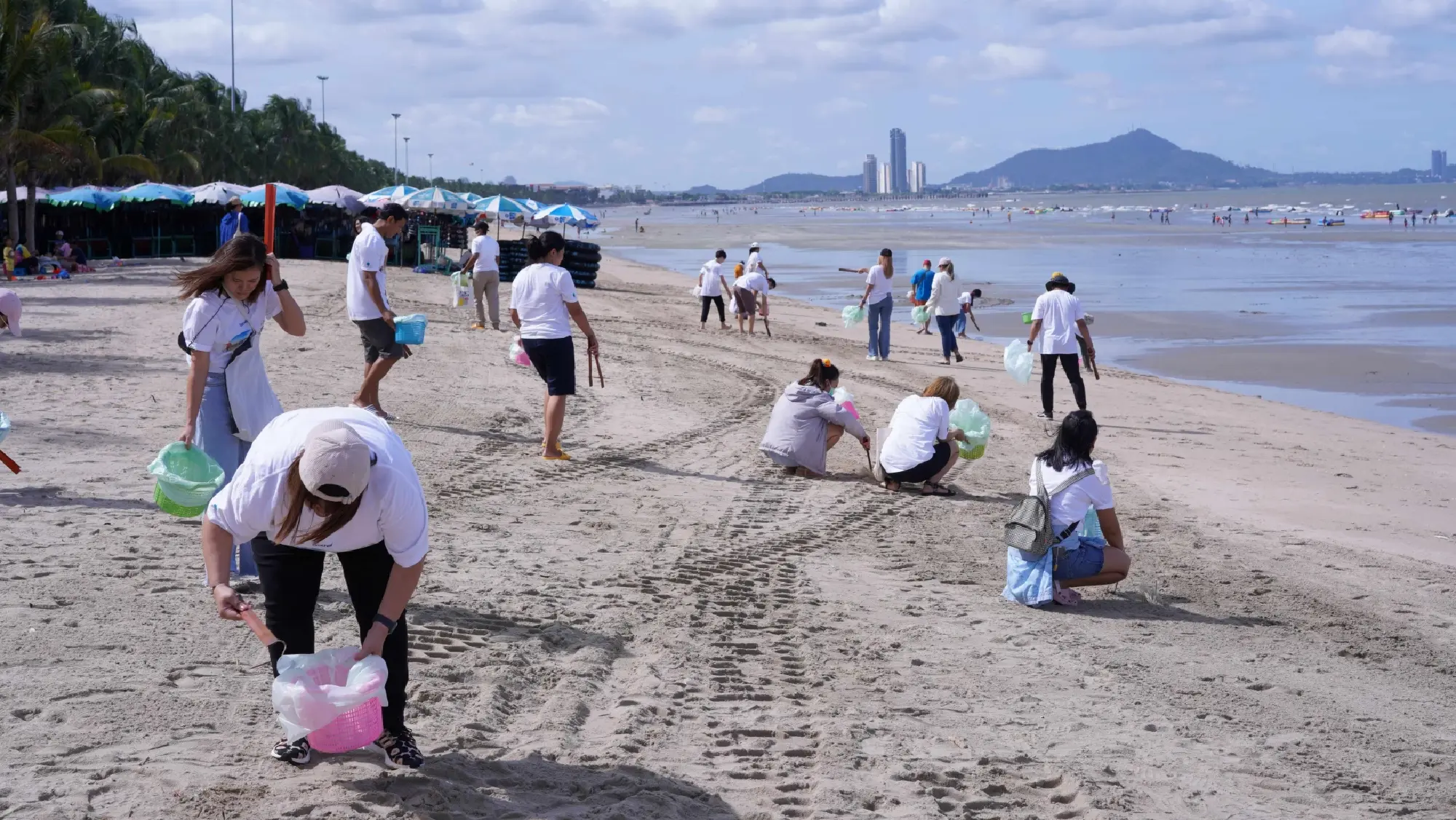 "Brother" promotes environmental care at Bangsaen beach to mark "World Oceans Day"