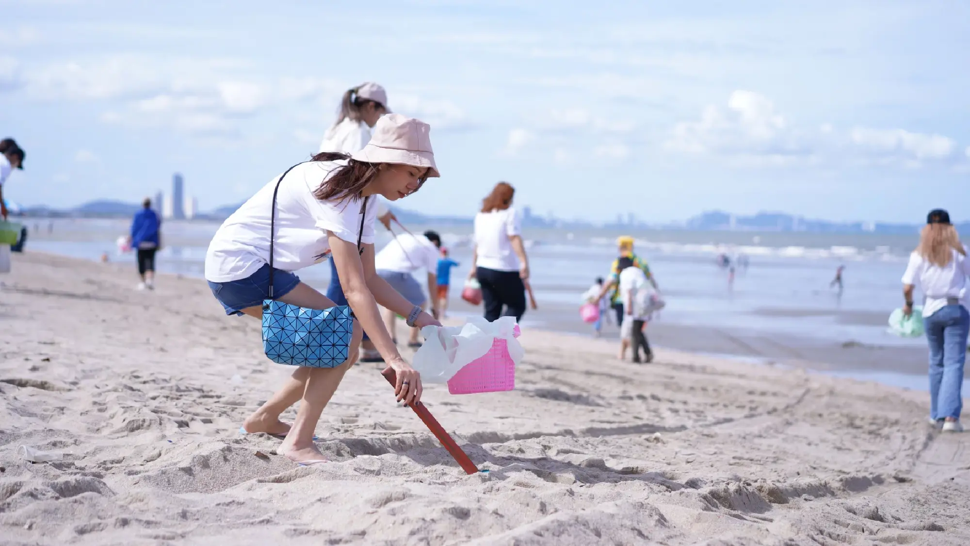 "Brother" promotes environmental care at Bangsaen beach to mark "World Oceans Day"