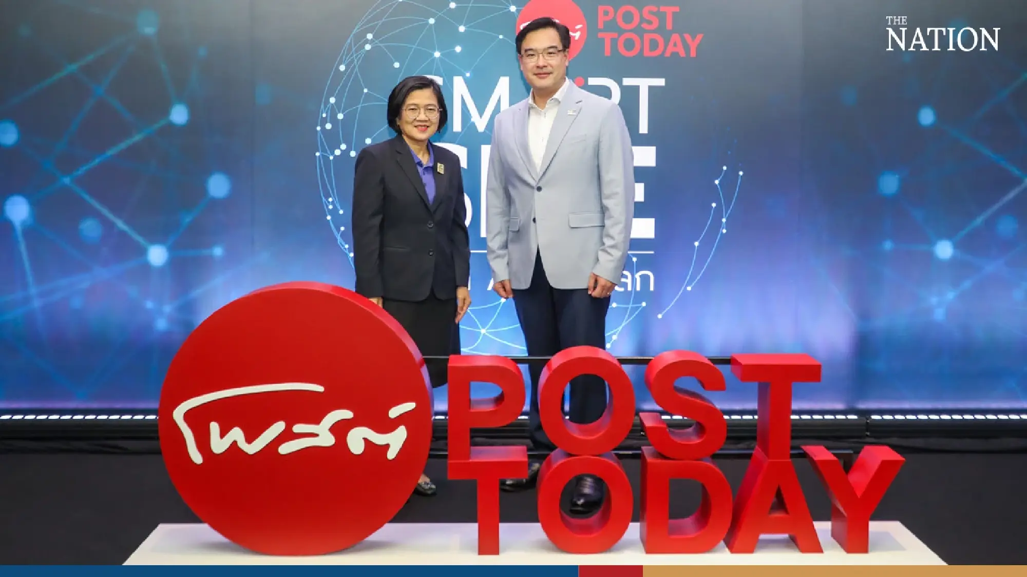 (Right) Mogul Posayapisith, the deputy managing director who is in charge of Strategic Group Business Development and Entrepreneurship at SME Development Bank of Thailand