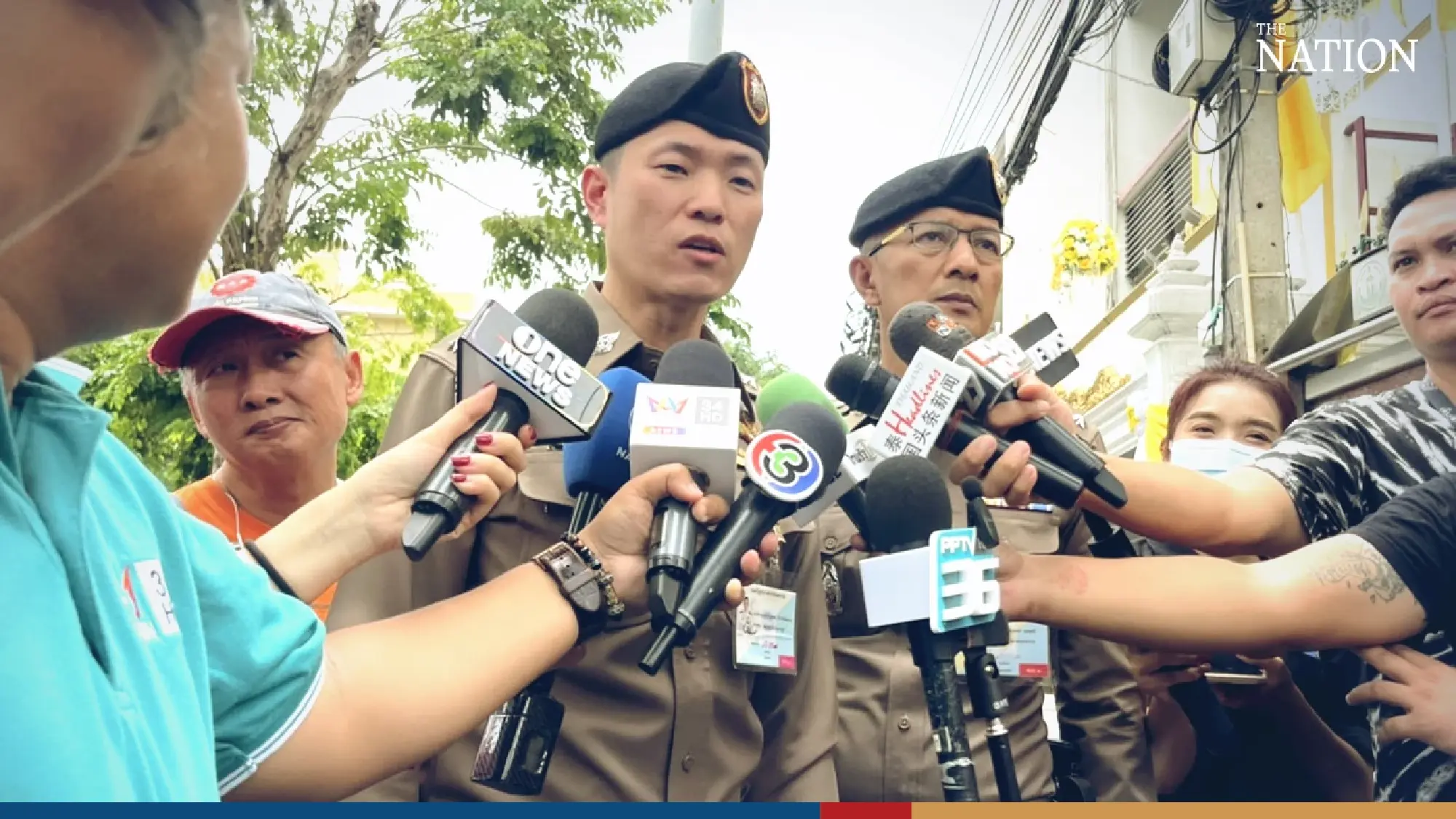 Move Forward supporters drive down Bangkok to demand absent senators resign