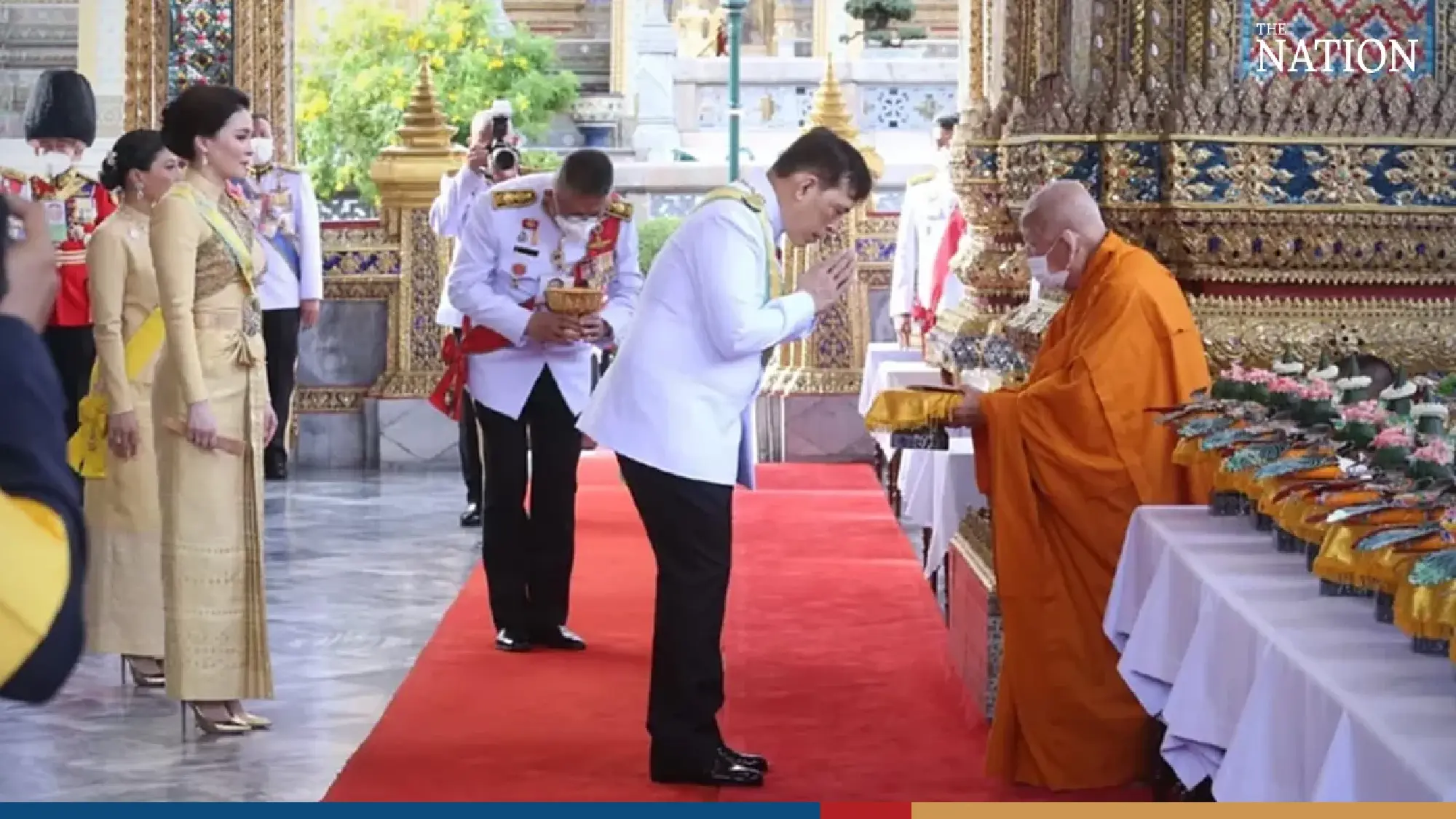 Their Majesties perform merit-making ceremony to mark King\'s birthday