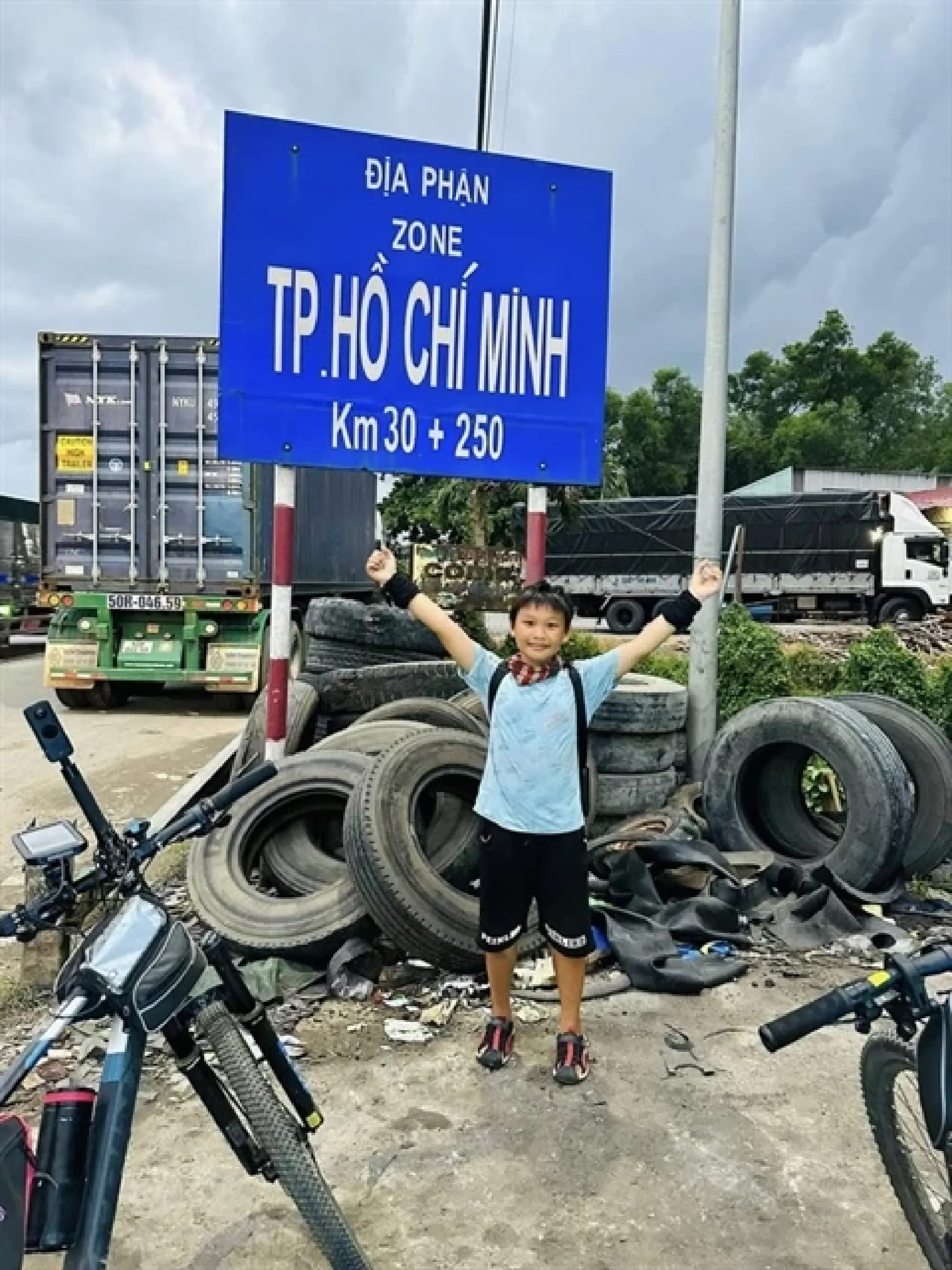 Vietnamese boy bikes 2,800km across Southeast Asia