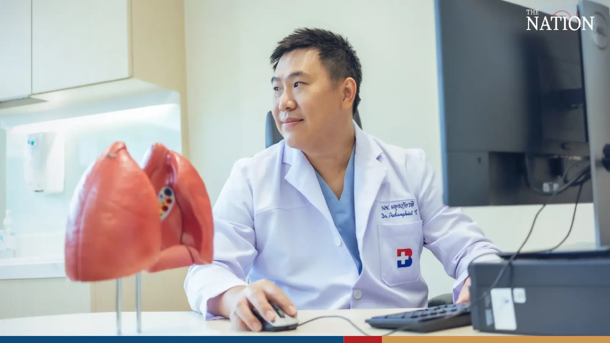 “Doctor Padungkiat and Assistant Professor Doctor Sira”, two surgeons who elevate treatment of lung diseases for Thai society