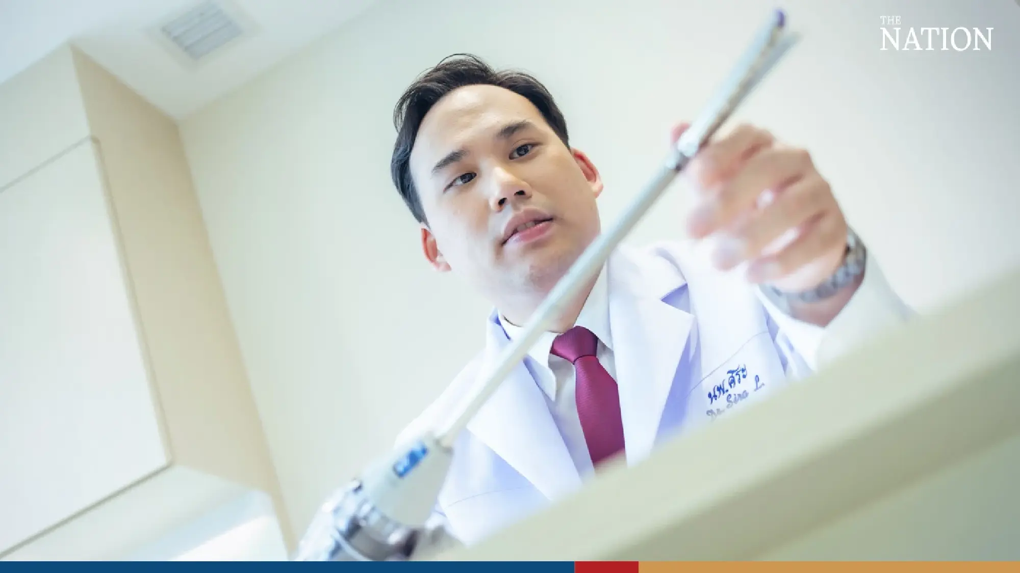 “Doctor Padungkiat and Assistant Professor Doctor Sira”, two surgeons who elevate treatment of lung diseases for Thai society