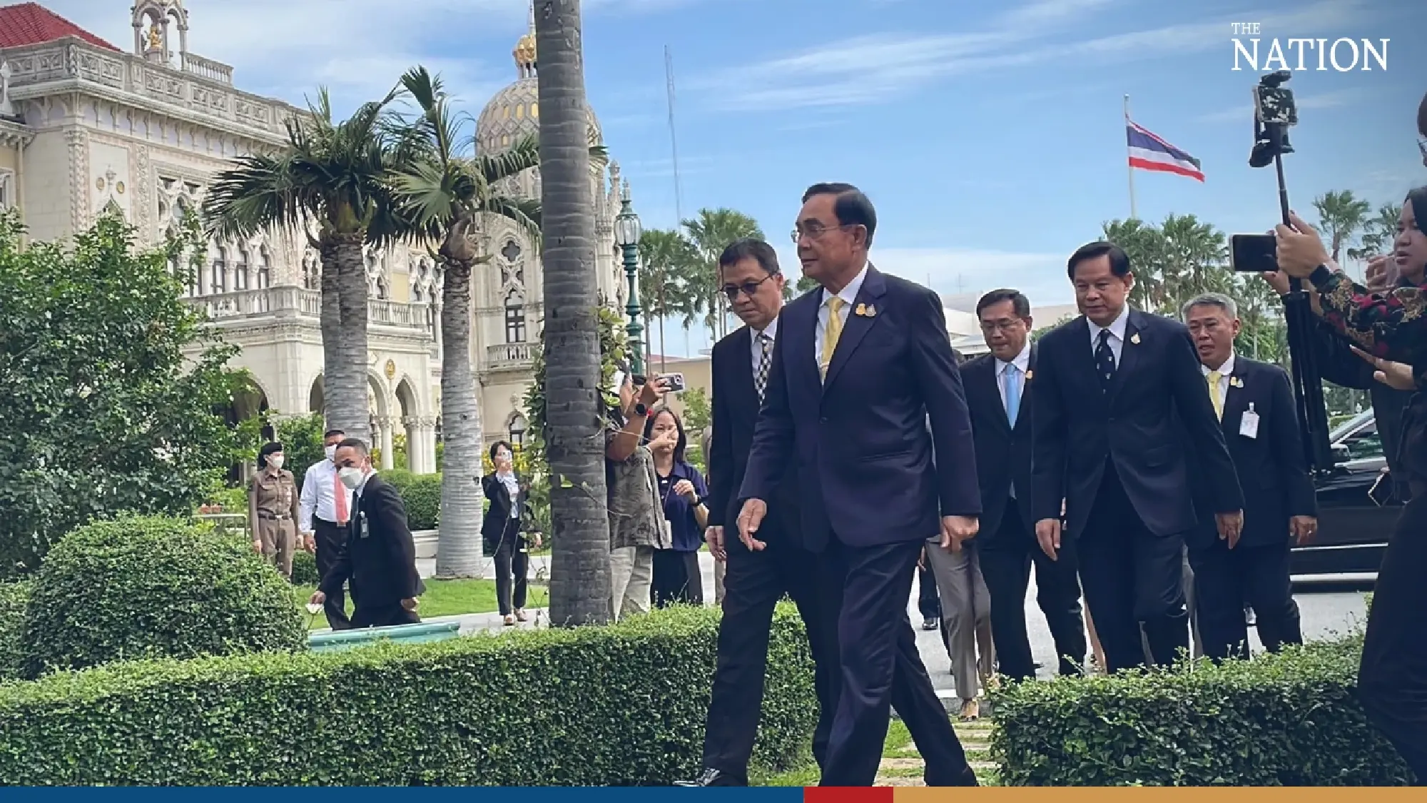 Prayut wishes for peace to prevail on his last day at Government House